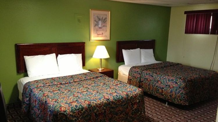 Red Carpet Inn Room