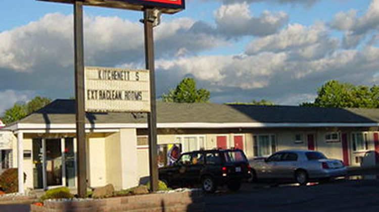 Red Carpet Inn Exterior