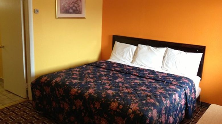 <b>Red Carpet Inn Room</b>. Images powered by <a href="https://www.leonardoworldwide.com/" title="Leonardo Worldwide" target="_blank">Leonardo</a>.