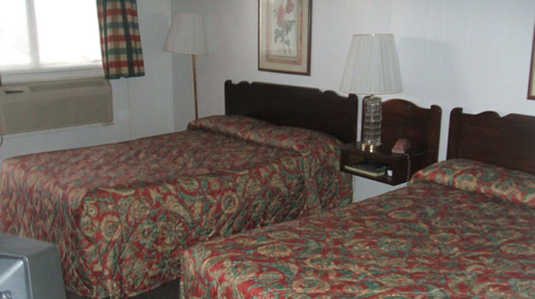 Red Carpet Inn Room