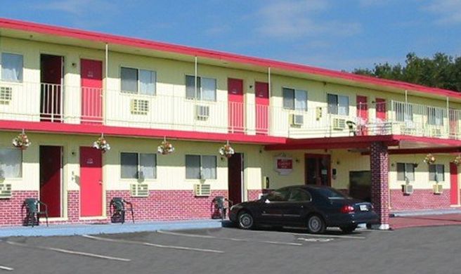 Red Carpet Inn Exterior