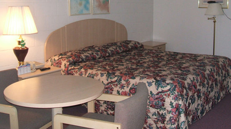 Red Carpet Inn Room