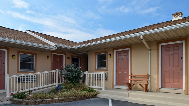 Red Carpet Inn Exterior