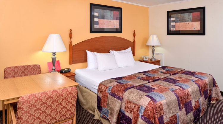 Red Carpet Inn Room