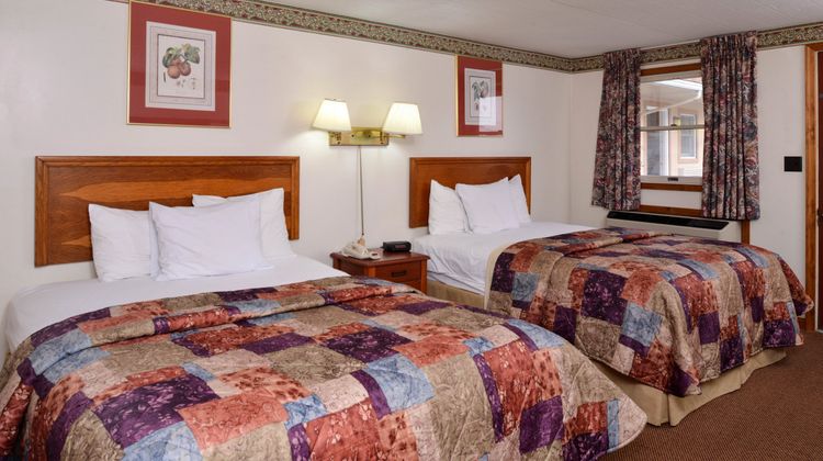 Red Carpet Inn Room