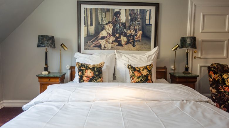 <b>MJ's Hotel Room</b>. Images powered by <a href="https://www.leonardoworldwide.com/" title="Leonardo Worldwide" target="_blank">Leonardo</a>.