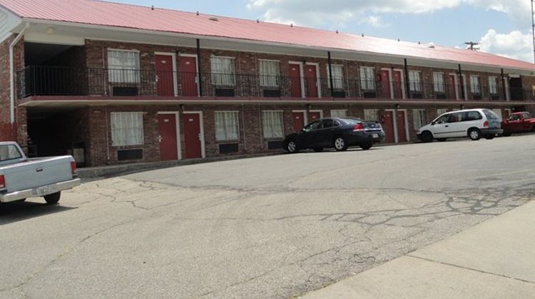 Red Carpet Inn Terre Haute Exterior