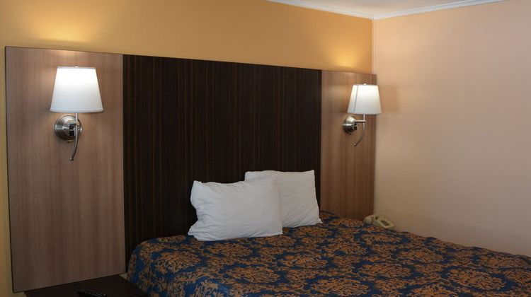 Red Carpet Inn Room