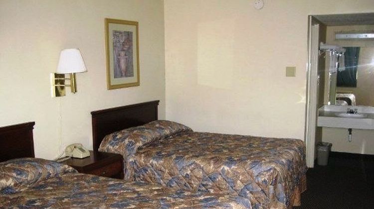 Red Carpet Inn Terre Haute Room