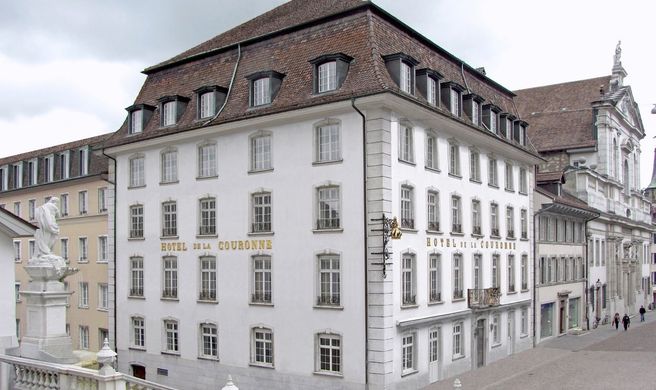 La Couronne Hotel Restaurant Exterior