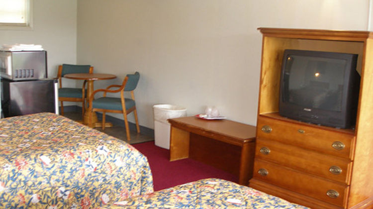 Red Carpet Inn Virginia Beach Room