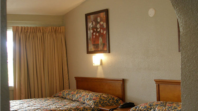 Red Carpet Inn Virginia Beach Room