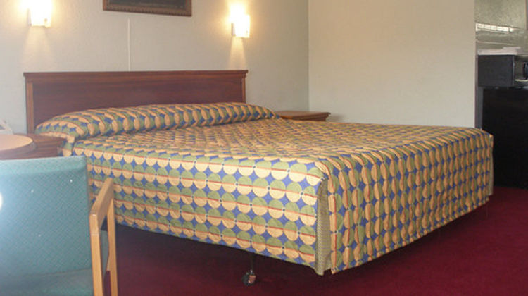 Red Carpet Inn Virginia Beach Room