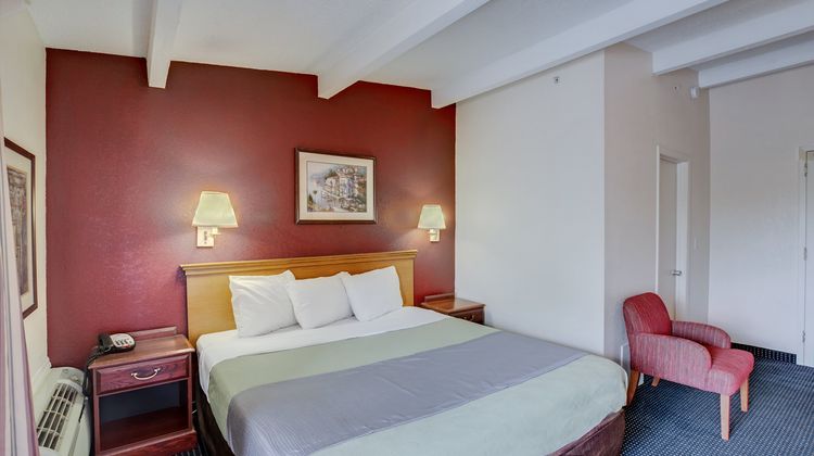 Red Carpet Inn Whippany Room