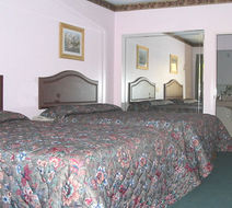 Scottish Inns & Suites Room