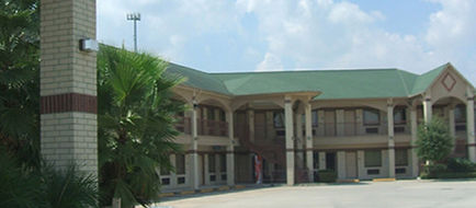 Scottish Inn Exterior