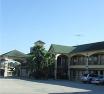Scottish Inn Exterior