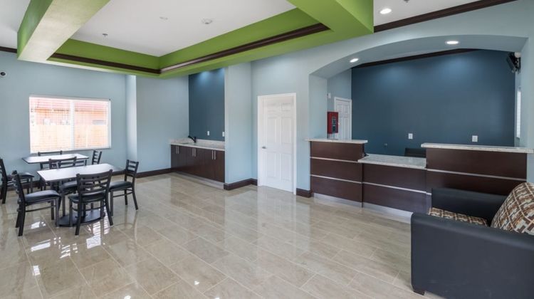 Scottish Inns & Suites Lobby