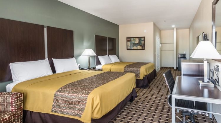 Scottish Inns & Suites Room