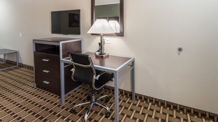Scottish Inns & Suites Room
