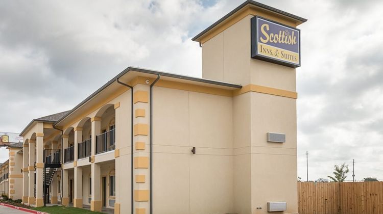 Scottish Inns & Suites Exterior