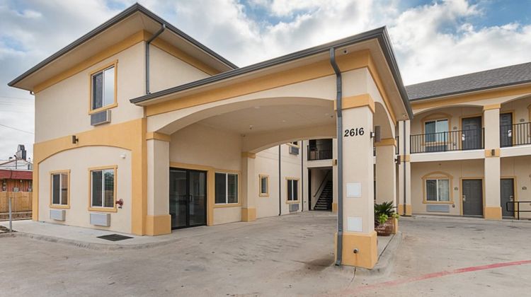 Scottish Inns & Suites Exterior