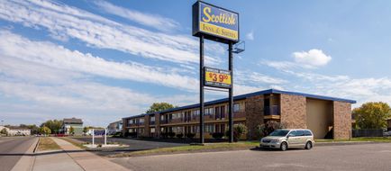 Scottish Inn & Suites Eau Claire Exterior