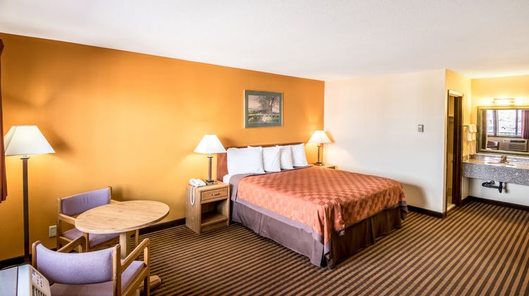 Scottish Inn & Suites Eau Claire Room
