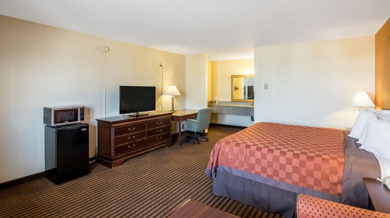 <b>Scottish Inn & Suites Eau Claire Suite</b>. Images powered by <a href="https://www.leonardoworldwide.com/" title="Leonardo Worldwide" target="_blank">Leonardo</a>.