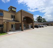 Scottish Inns & Suites Highway146 Exterior