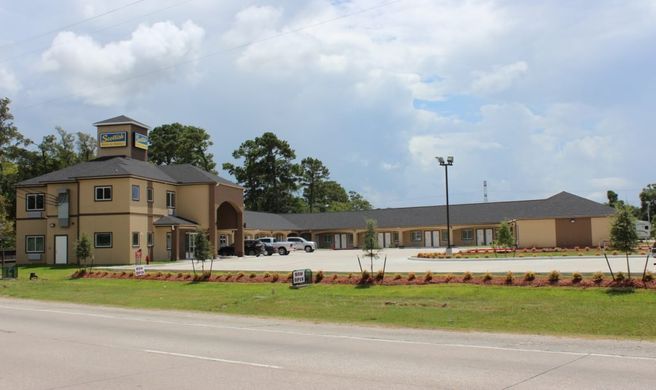 Scottish Inns & Suites Highway146 Exterior