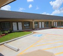 Scottish Inns & Suites Highway146 Exterior