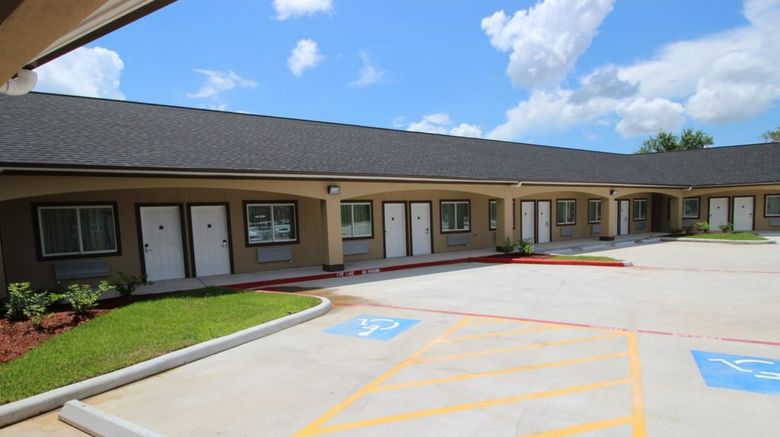 <b>Scottish Inns & Suites Highway146 Exterior</b>. Images powered by <a href="https://www.leonardoworldwide.com/" title="Leonardo Worldwide" target="_blank">Leonardo</a>.