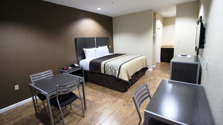 Scottish Inns & Suites Highway146 Room