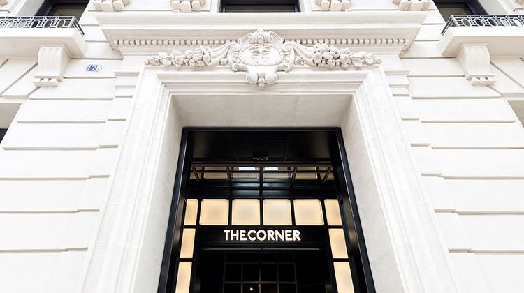 The Corner Hotel Exterior
