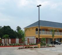 Scottish Inns & Suites Timber Exterior