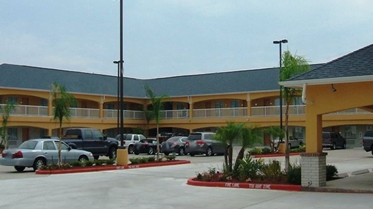Scottish Inns & Suites Timber Exterior