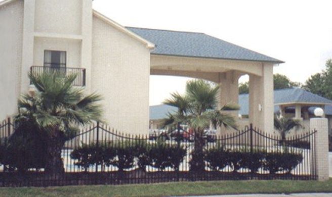 Scottish Inn Houston Exterior