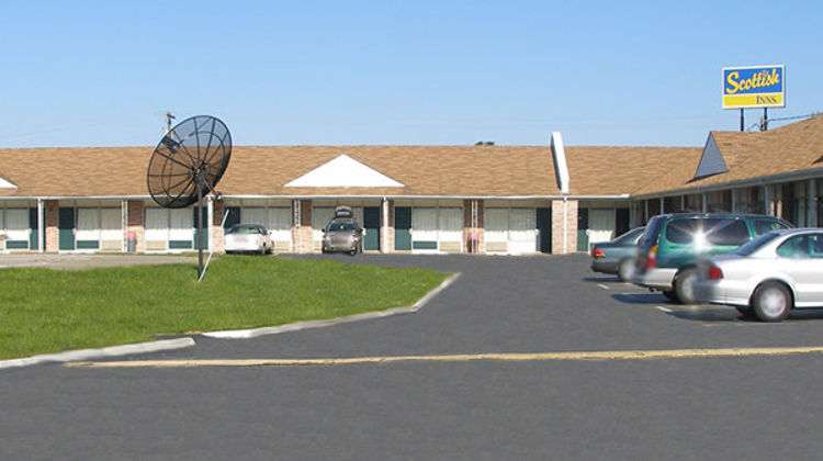Scottish Inn Exterior