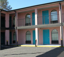 Scottish Inn Exterior