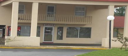 Scottish Inn Exterior