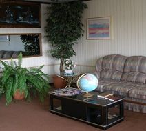 Scottish Inn Lobby
