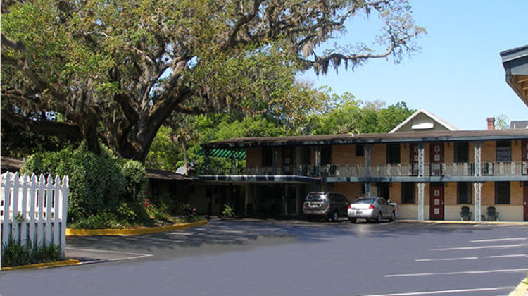 Castillo Inn Exterior