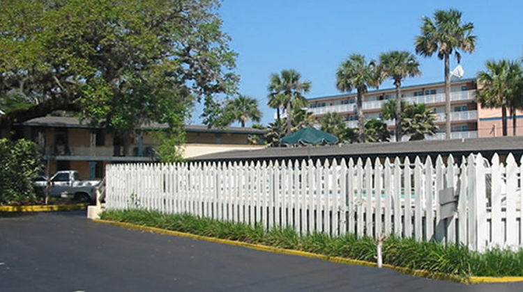 Castillo Inn Exterior