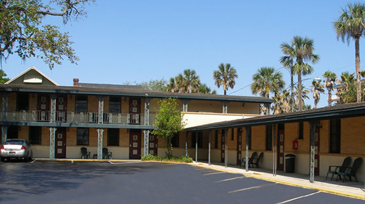 Castillo Inn Exterior