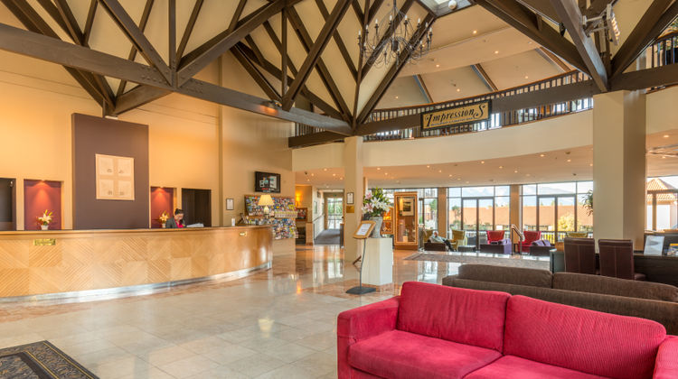 Copthorne Hotel & Resort Lakefront Lobby