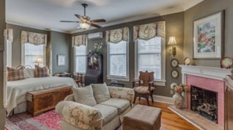 <b>Riverdale Inn Suite</b>. Images powered by <a href="https://www.leonardoworldwide.com/" title="Leonardo Worldwide" target="_blank">Leonardo</a>.