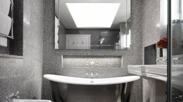 <b>The Whitby Hotel Suite</b>. Images powered by <a href="https://www.leonardoworldwide.com/" title="Leonardo Worldwide" target="_blank">Leonardo</a>.