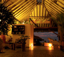 La Casa Que Canta Lobby