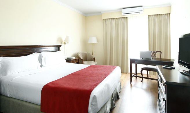 Cyan Americas Towers Hotel Room